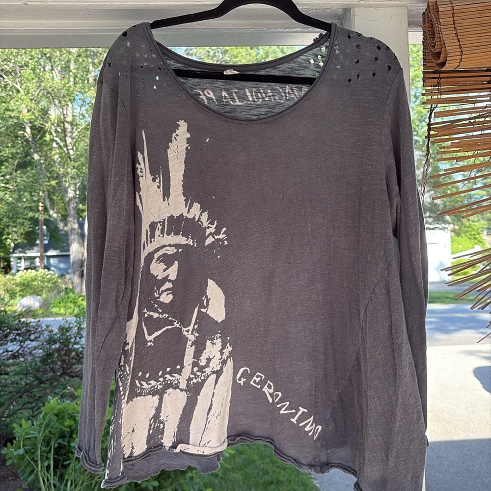 SOLD! Magnolia Pearl Geronimo Dylan Tee! Color: Ozzy! EUC! ❤️